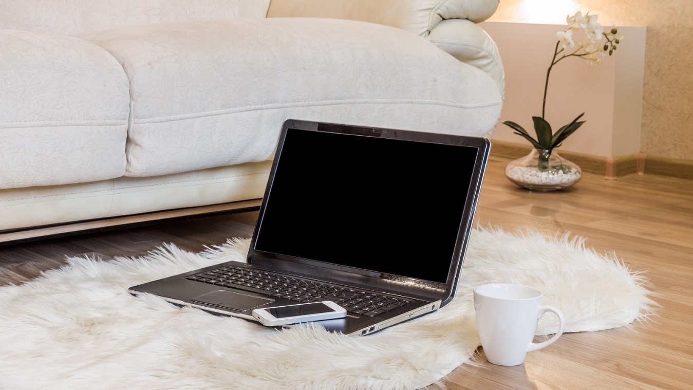 Lee más sobre el artículo La cara B del teletrabajo: «tecnoestrés», automedicación y dimisiones